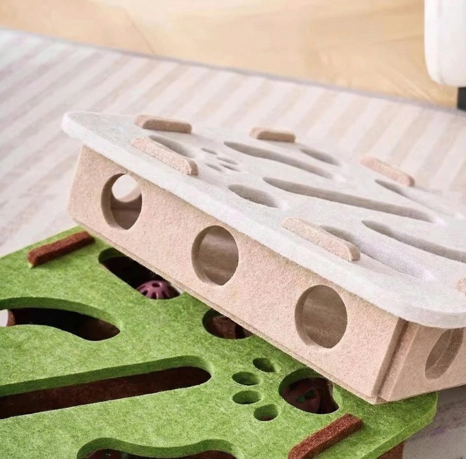 Kocia Stacja Zagadek – interaktywna mata z piłeczkami dla kota 🐱🎾